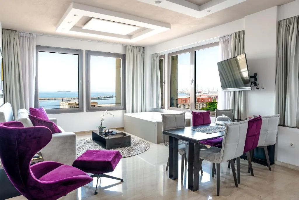 APARTMENT WITH JACUZZI WITH VIEWS Room, Sea And The City, Halkidiki