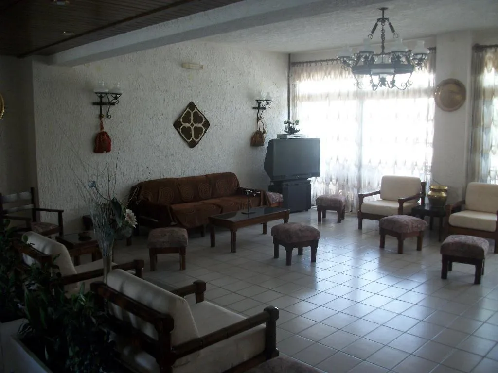 Lobby, Efi, Crete