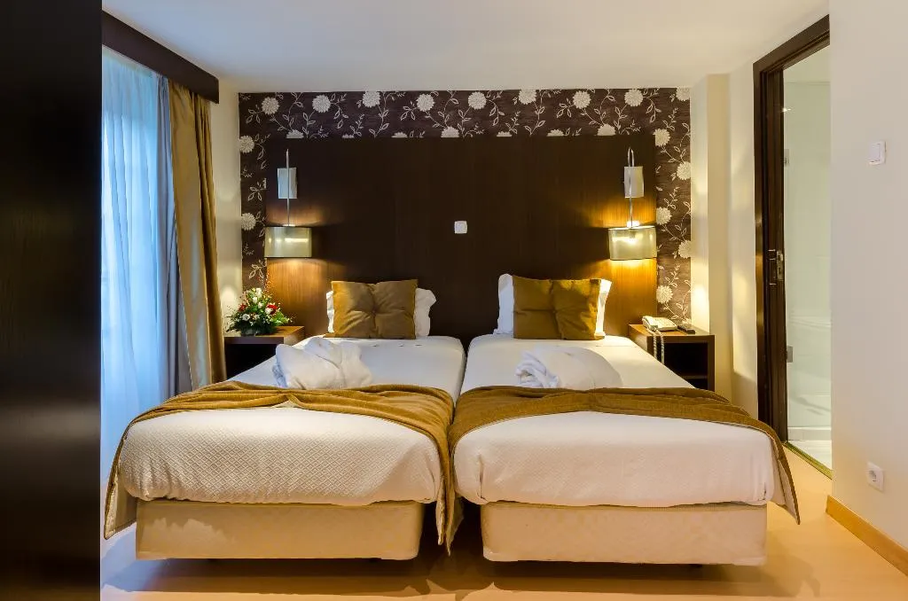 TRIPLE STANDARD Room, Hotel Duas Nacoes, Lisbon