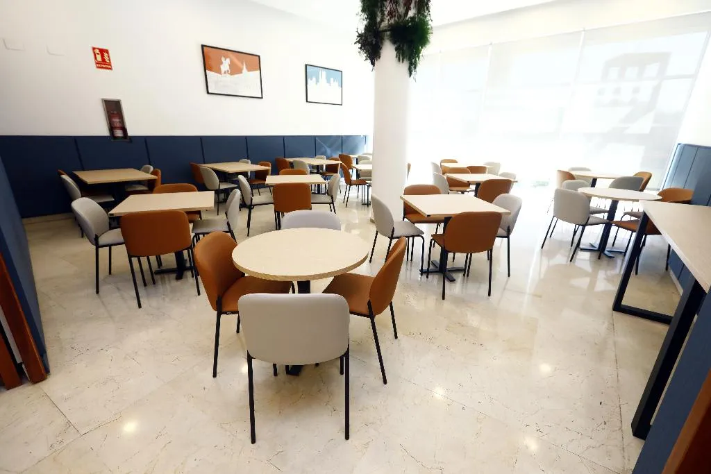 Restaurant, Travelodge Madrid Coslada Aeropuerto, Madrid