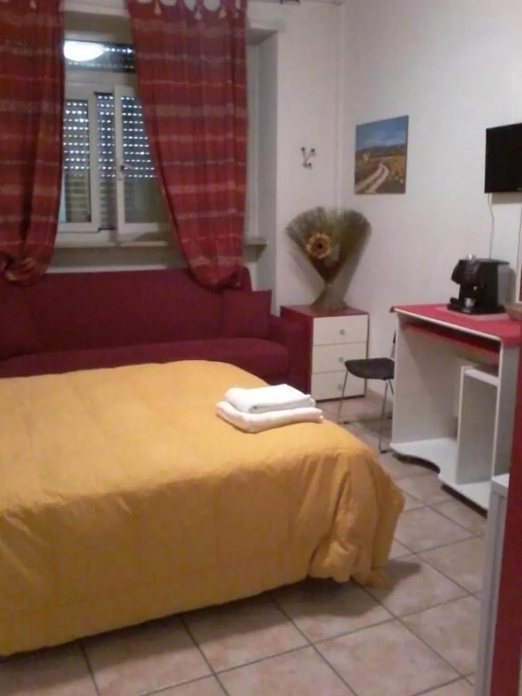 Room, B&B Piazza Ragusa, Naples