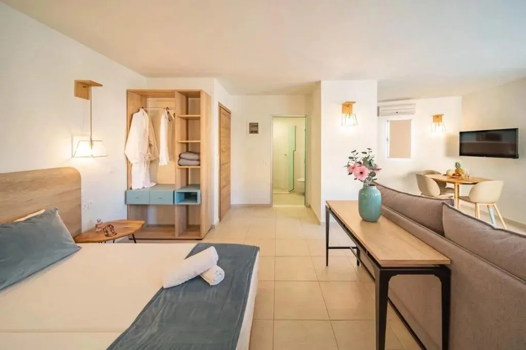 JUNIOR SUITE SEA VIEW Room, Rainbow Apartments, Crete