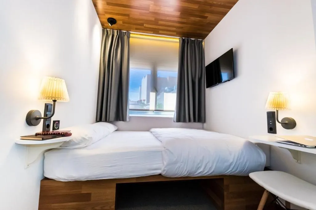 SINGLE STANDARD Room, Far Home Bernabeu, Madrid