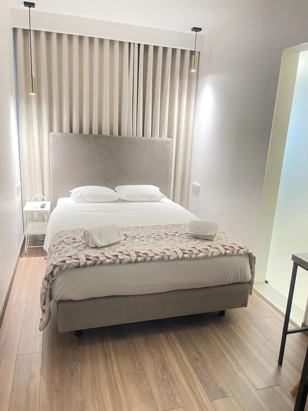 SINGLE STANDARD Room, Flamingo, Lisbon