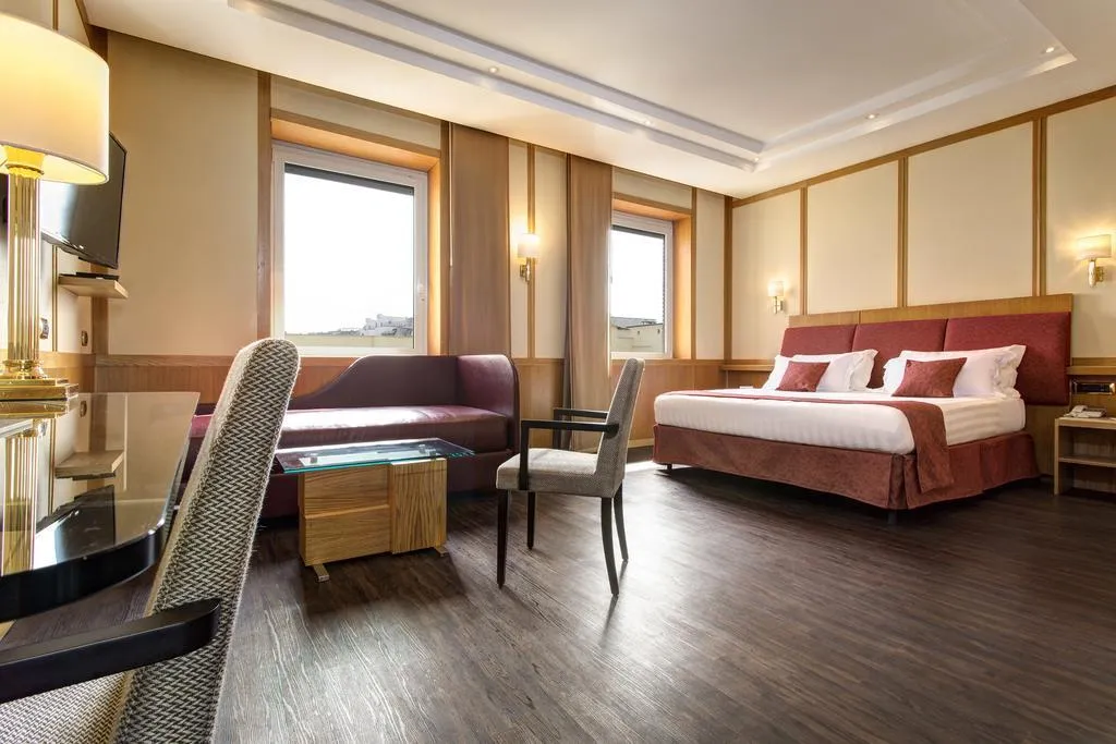 JUNIOR SUITE STANDARD Room, Hilton Garden Inn Rome Colosseum, Rome