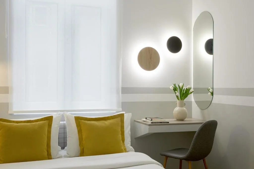 Room, Luxembourg, Halkidiki