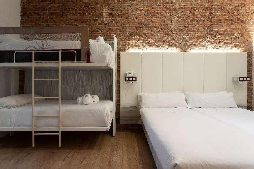 QUADRUPLE STANDARD Room, Petit Palace Lealtad Plaza, Madrid