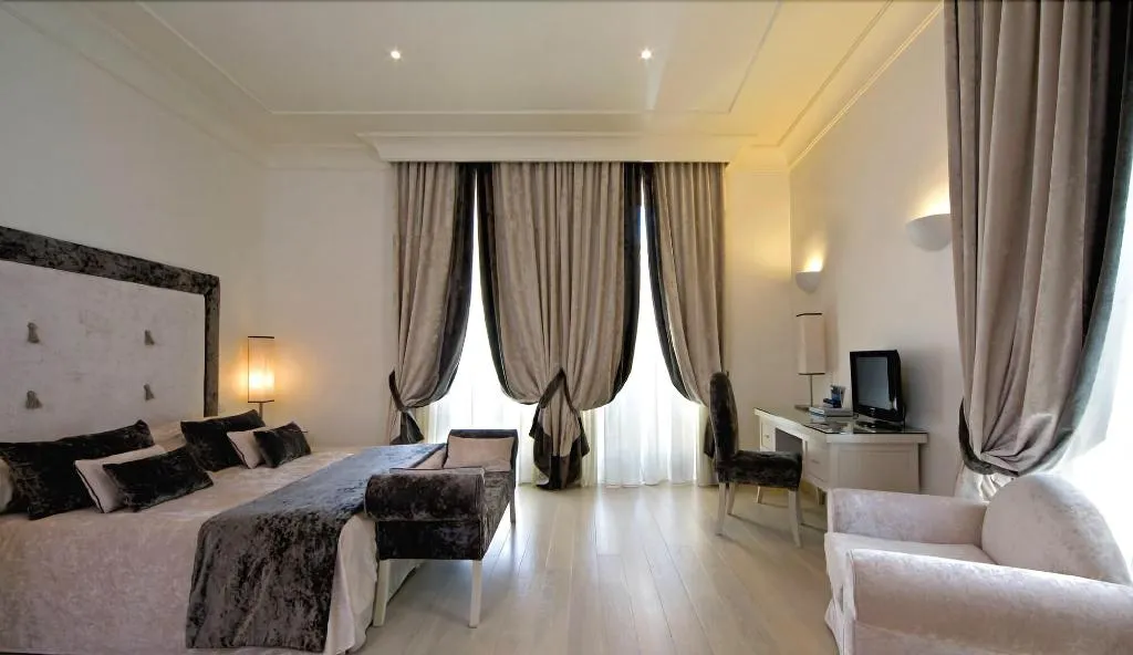 Room, Albergo Palazzo Decumani, Naples