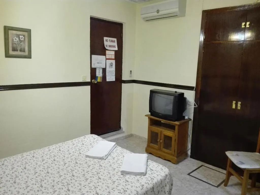 Room, Pensión Javier, Seville