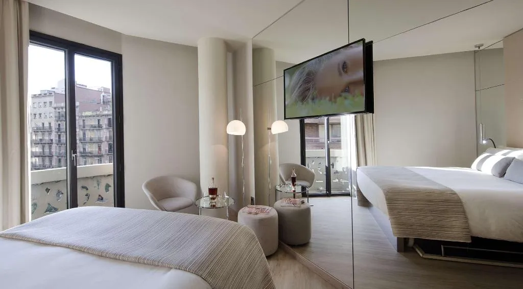 Room, Cram, Barcelona