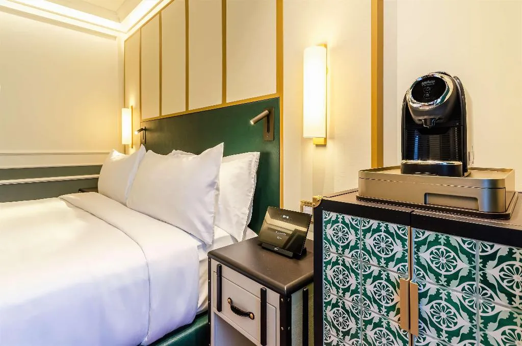 DOUBLE GUEST ROOM KING BED Room, The Emerald House Lisbon, Curio Collection by Hilt, Lisbon