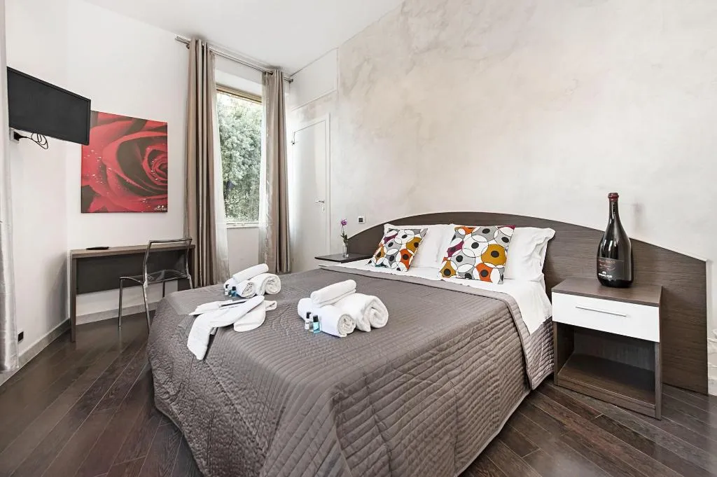 Room, Gate 40, Naples