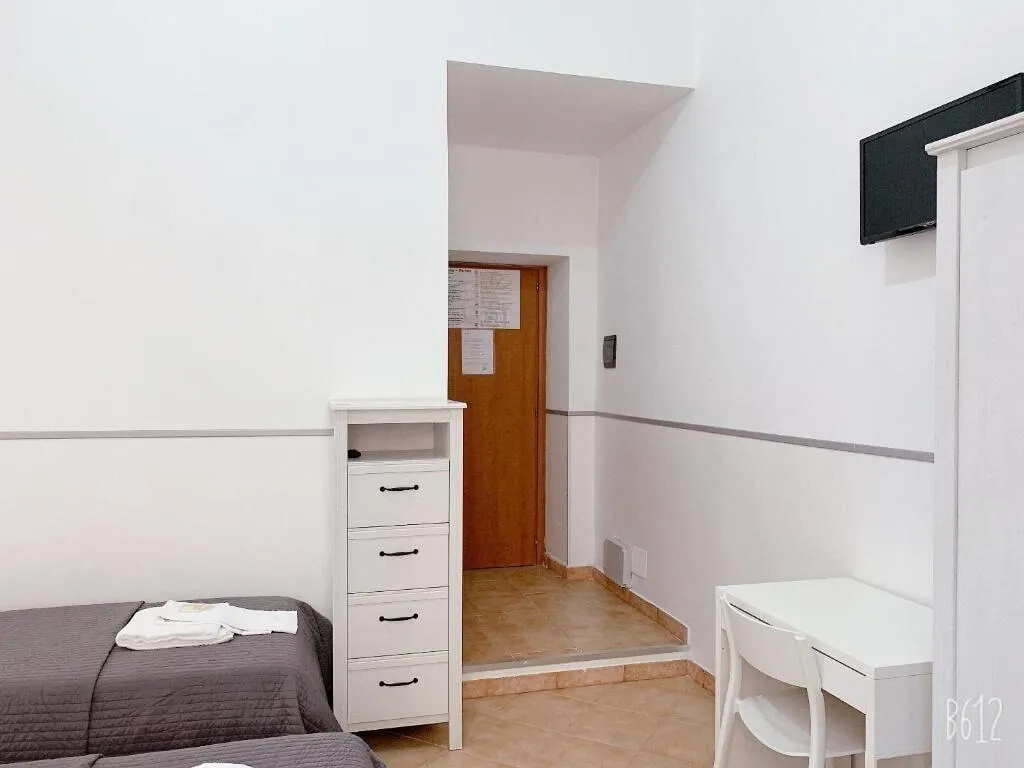 Room, Golden Ratio, Naples