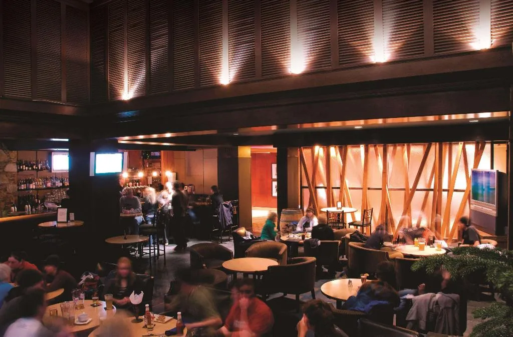 Bar, Hilton Whistler Resort & Spa, Whistler, British Columbia