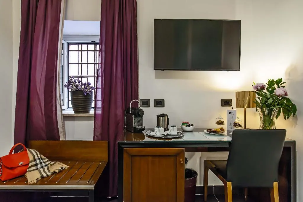 QUADRUPLE STANDARD Room, Navona Colors Hotel, Rome