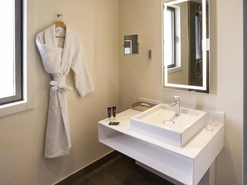 DOUBLE SUPERIOR WITH DOUBLE BED Room, Novotel Tunis Lac, Tunisia