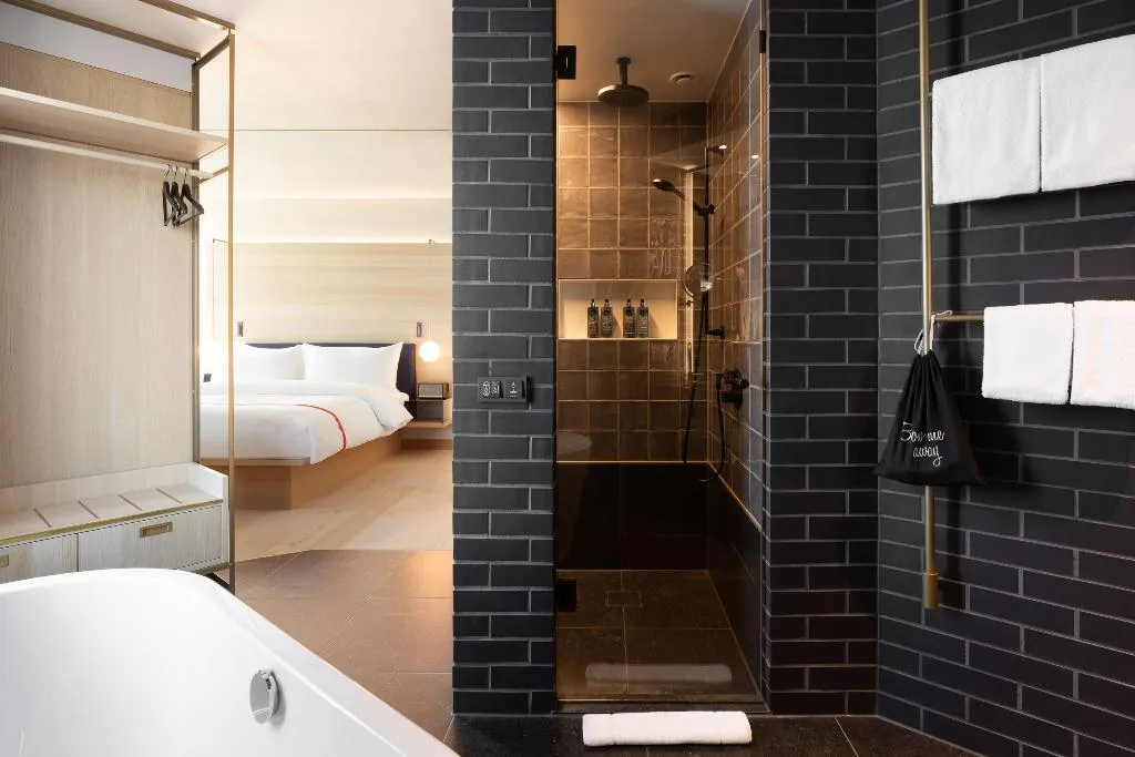 DOUBLE CLASSIC Room, Ruby Emma Hotel Amsterdam by IHG, Amsterdam