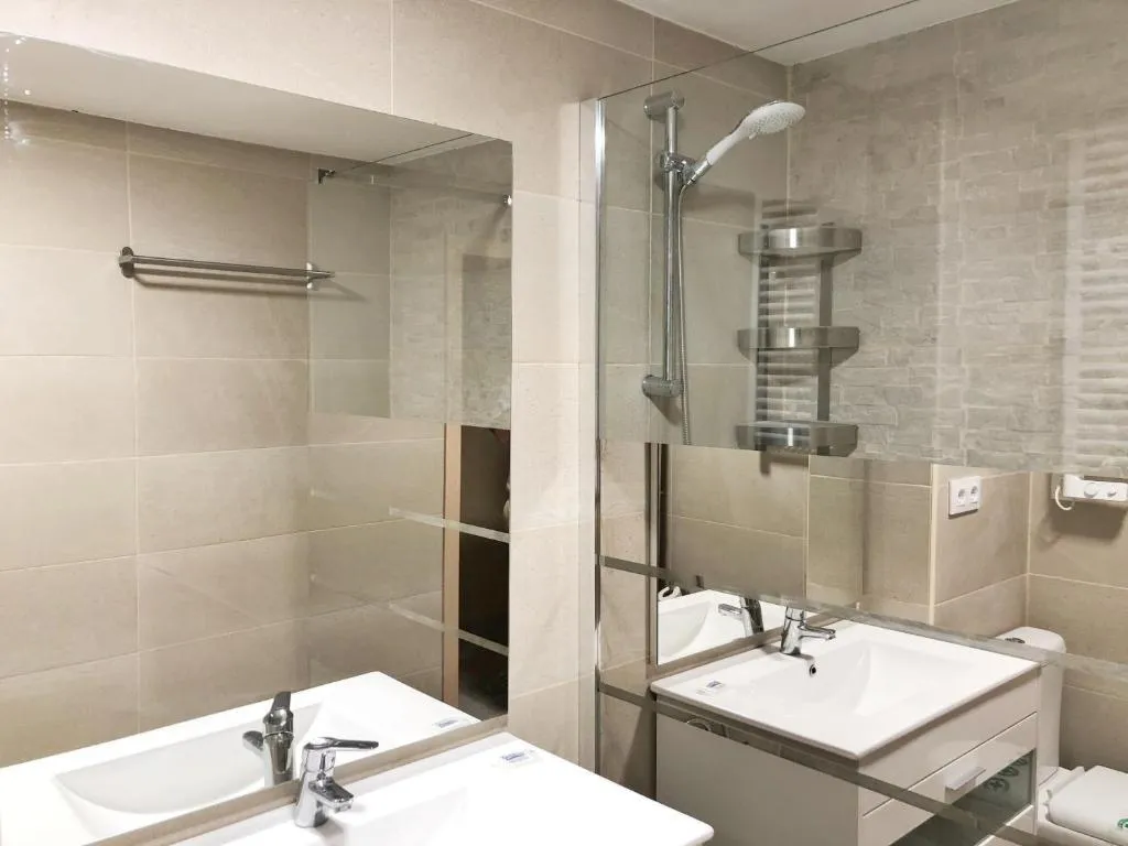 APARTMENT CAPACITY 8 THREE BEDROOMS Room, Rentalmar Family Acantilados, Costa Dorada
