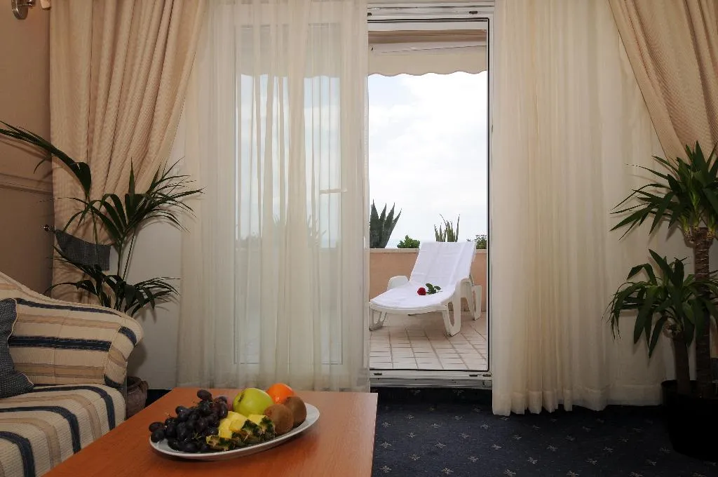 JUNIOR SUITE SEA VIEW WITH BALCONY Room, Hotel Rosina, Split