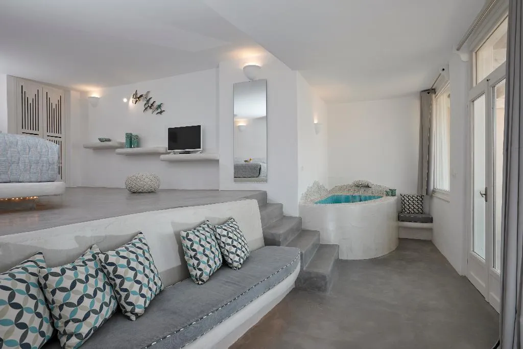 SUITE WITH JACUZZI Room, Suites of the Gods Cave Spa, Santorini