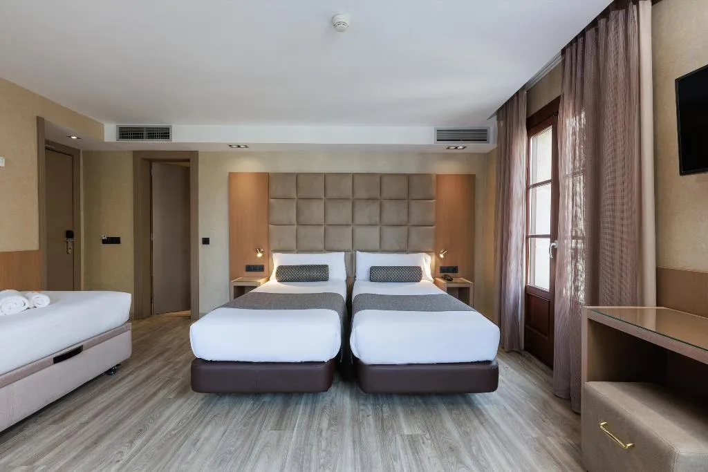TRIPLE CAPACITY 2 Room, Suizo, Barcelona