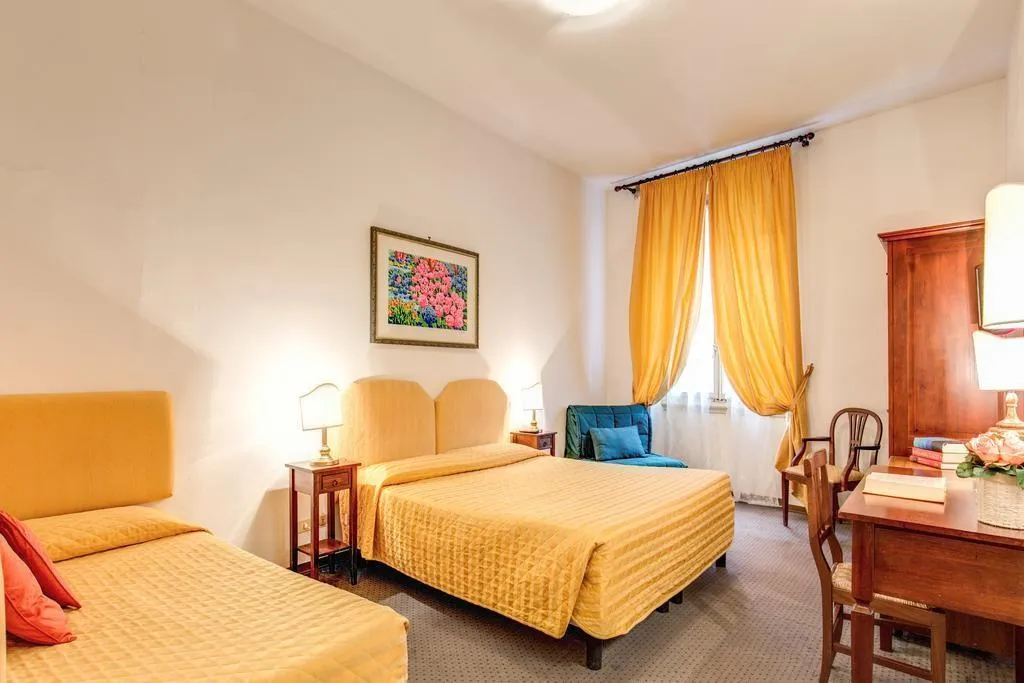 QUADRUPLE CLASSIC Room, Hotel San Giorgio & Olimpic, Florence