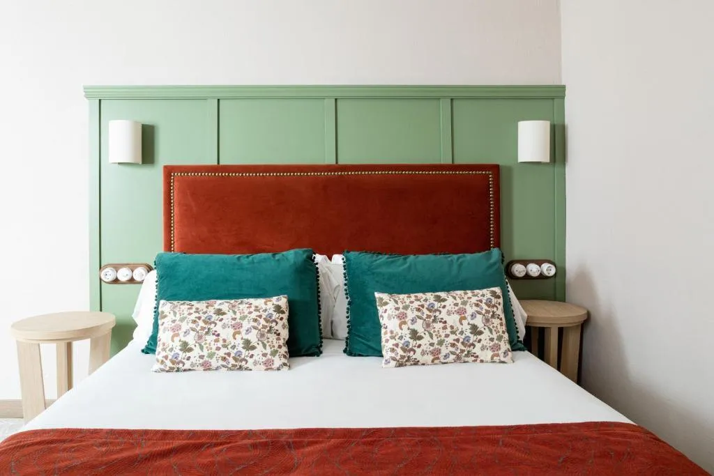 DOUBLE STANDARD Room, Honest Sevilla, Seville