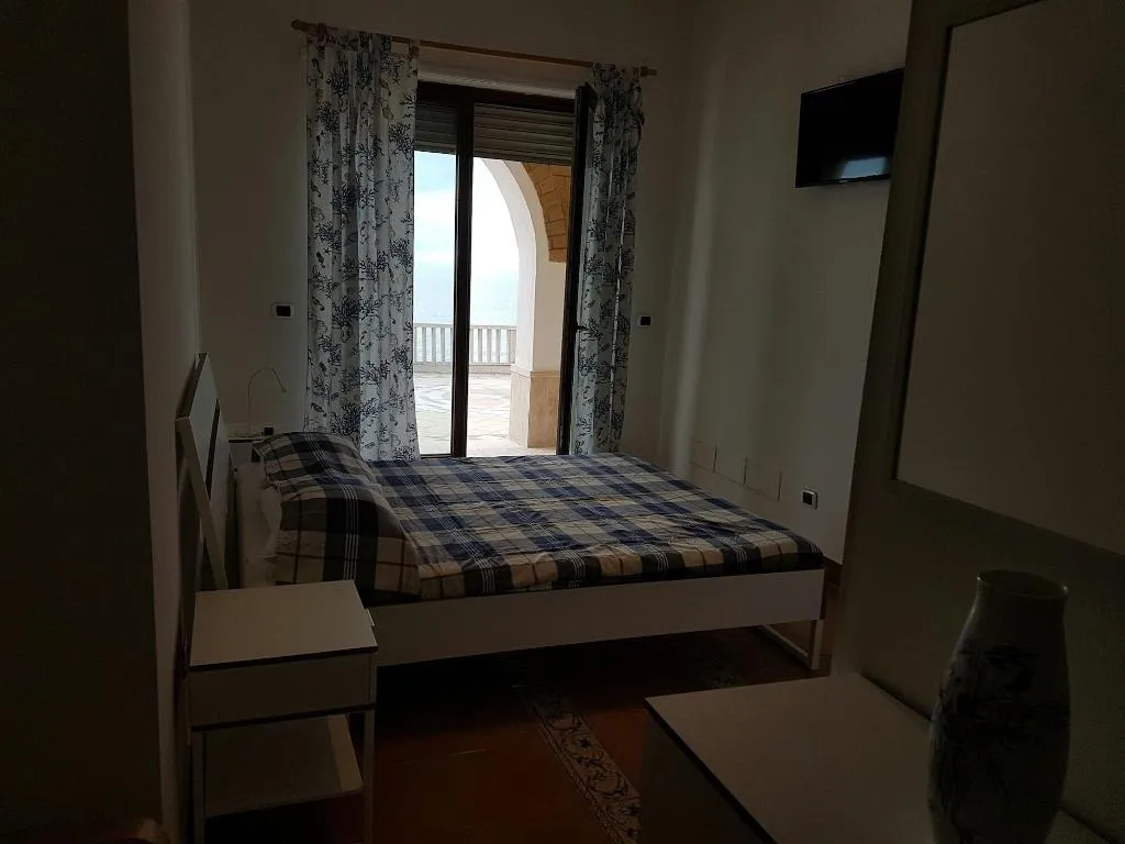 Room, Il Paradiso Sul Mare, Rome