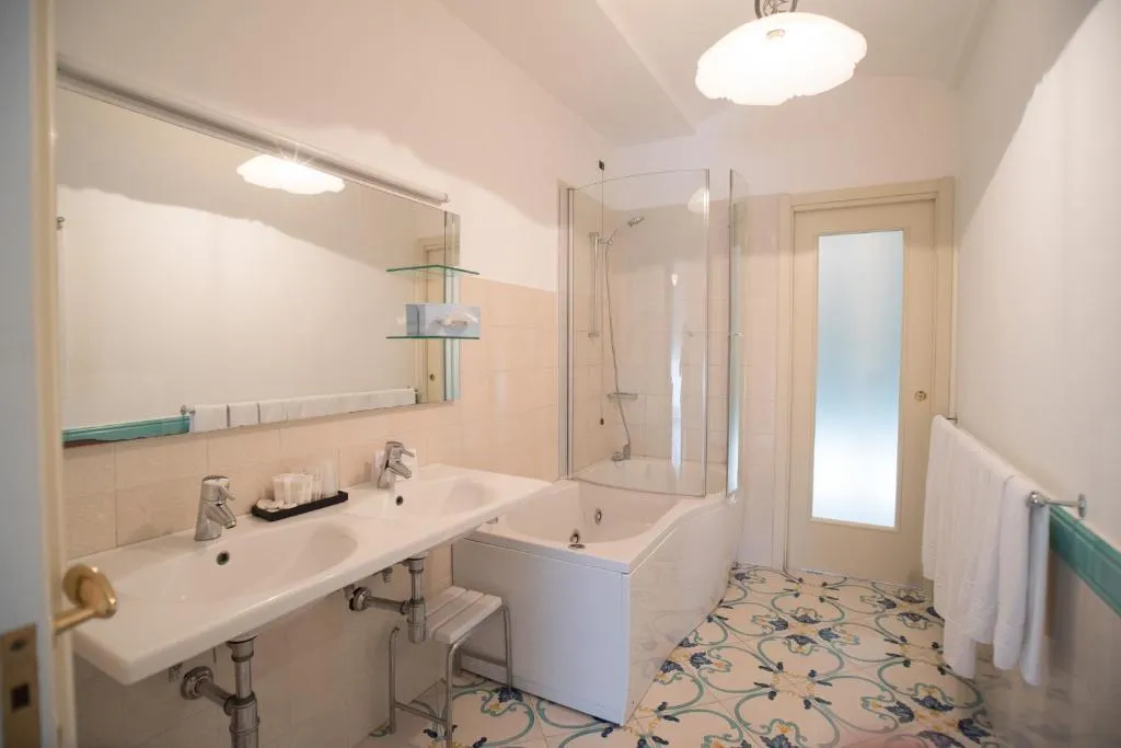 Room, Villa Maria, Naples