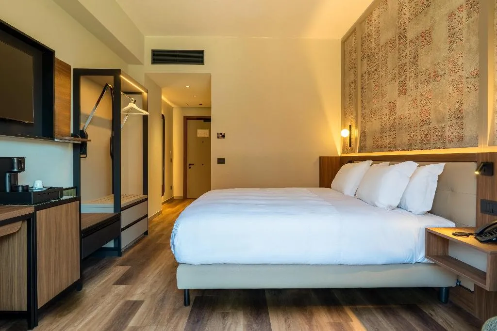 DOUBLE Accessible KING SIZE BED Room, Picciolo Etna Golf Resort & Spa, Curio Collection, Catania