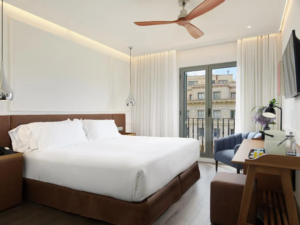 DOUBLE WITH BALCONY Room, H10 Universitat, Barcelona