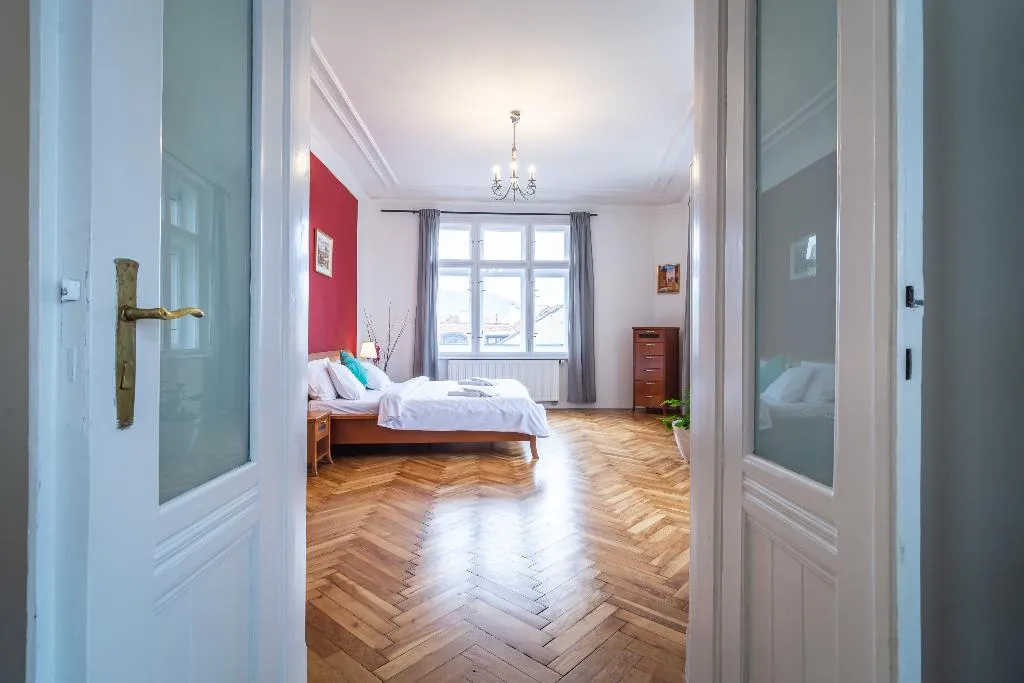 APARTMENT WITH BALCONY WITH VIEWS Room, Royal Road Residence, Prague