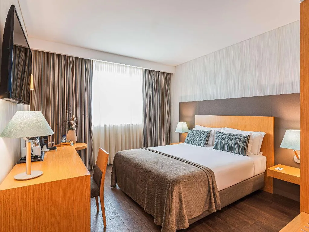 DOUBLE PREMIUM Room, Mercure Lisboa Almada Hotel, Lisbon