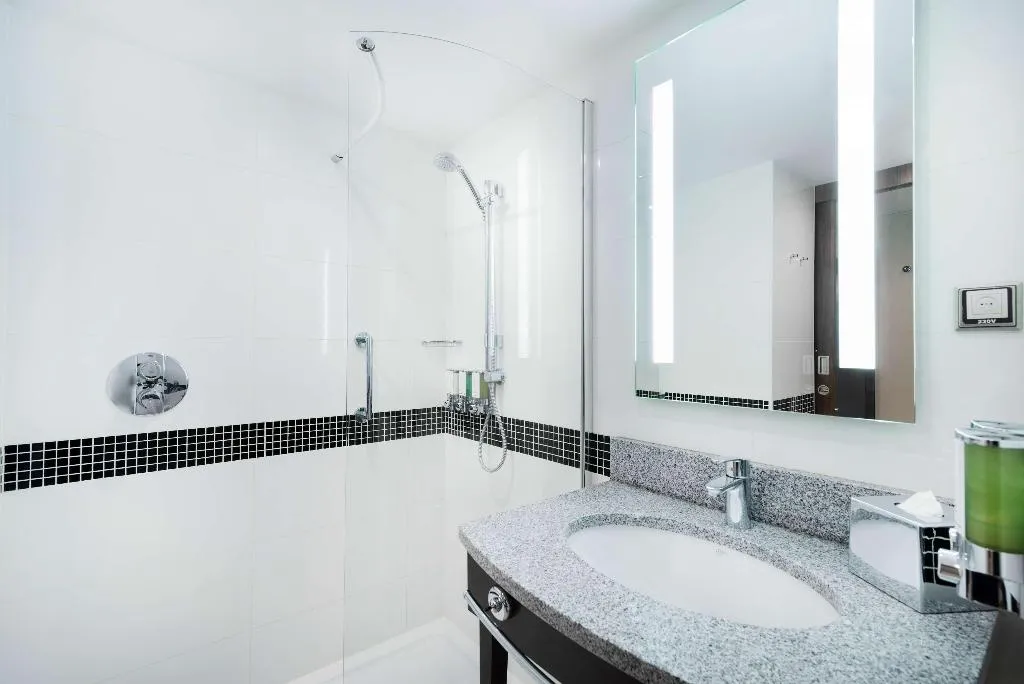 DOUBLE QUEEN SIZE BED Room, Hampton By Hilton Krakow, Krakow