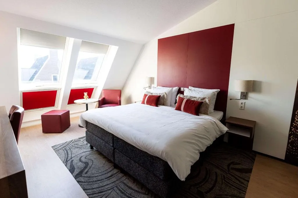 TRIPLE TWO BEDS Room, City Hotel Gouda, Amsterdam