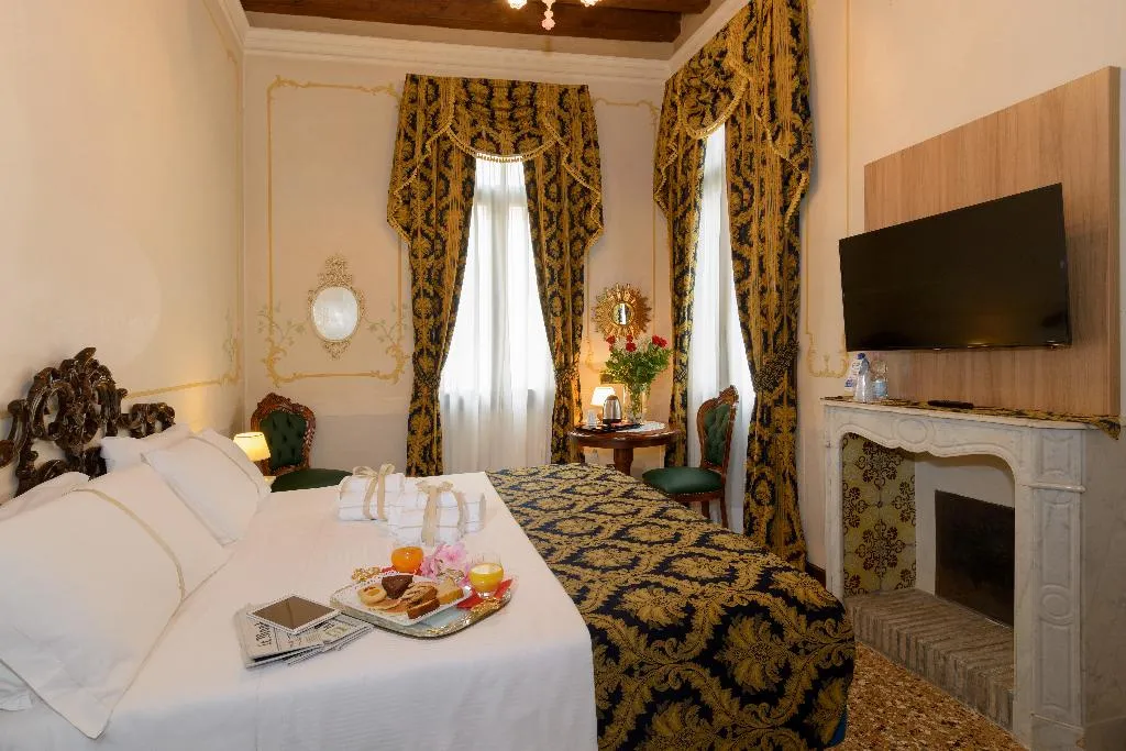 Double or Twin DELUXE Room, UNA HOTELS Ala Venezia - Adults +16, Venice