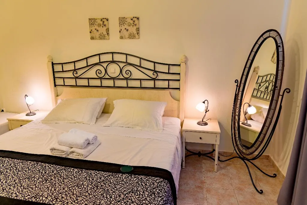 STUDIO CAPACITY 3 Room, Sotiris Apartments, Kefallinia