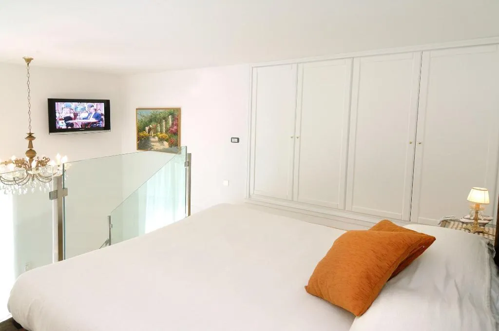 Room, Residenza Luce, Naples