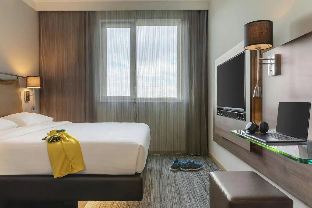 DOUBLE STANDARD Room, Moxy Milan Airport, Milan