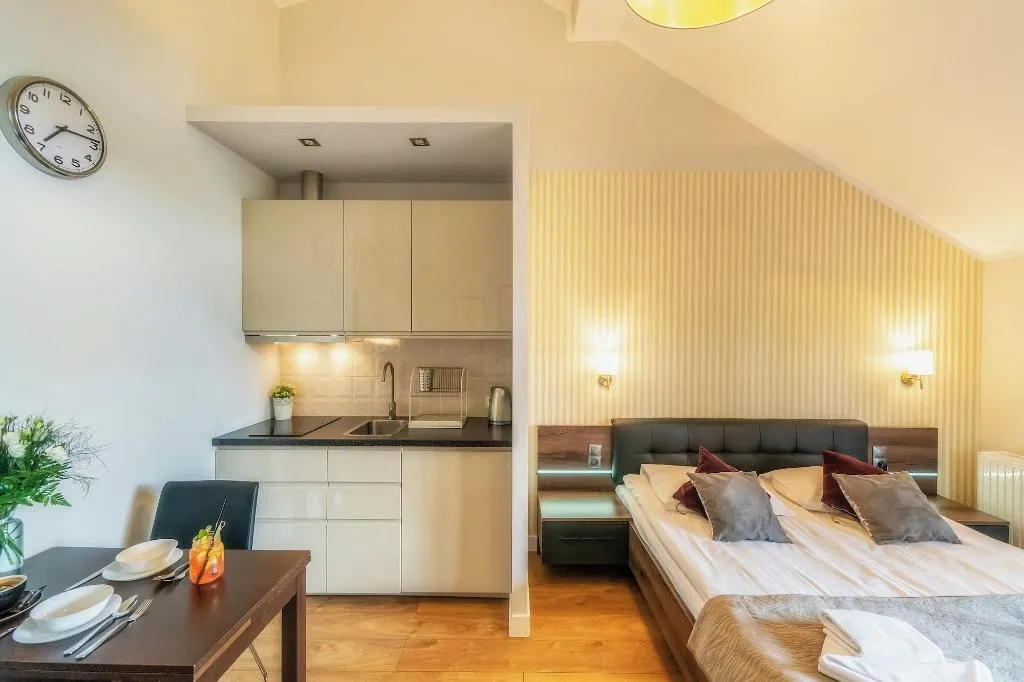 Room, ApartHotel Giewont, Krakow