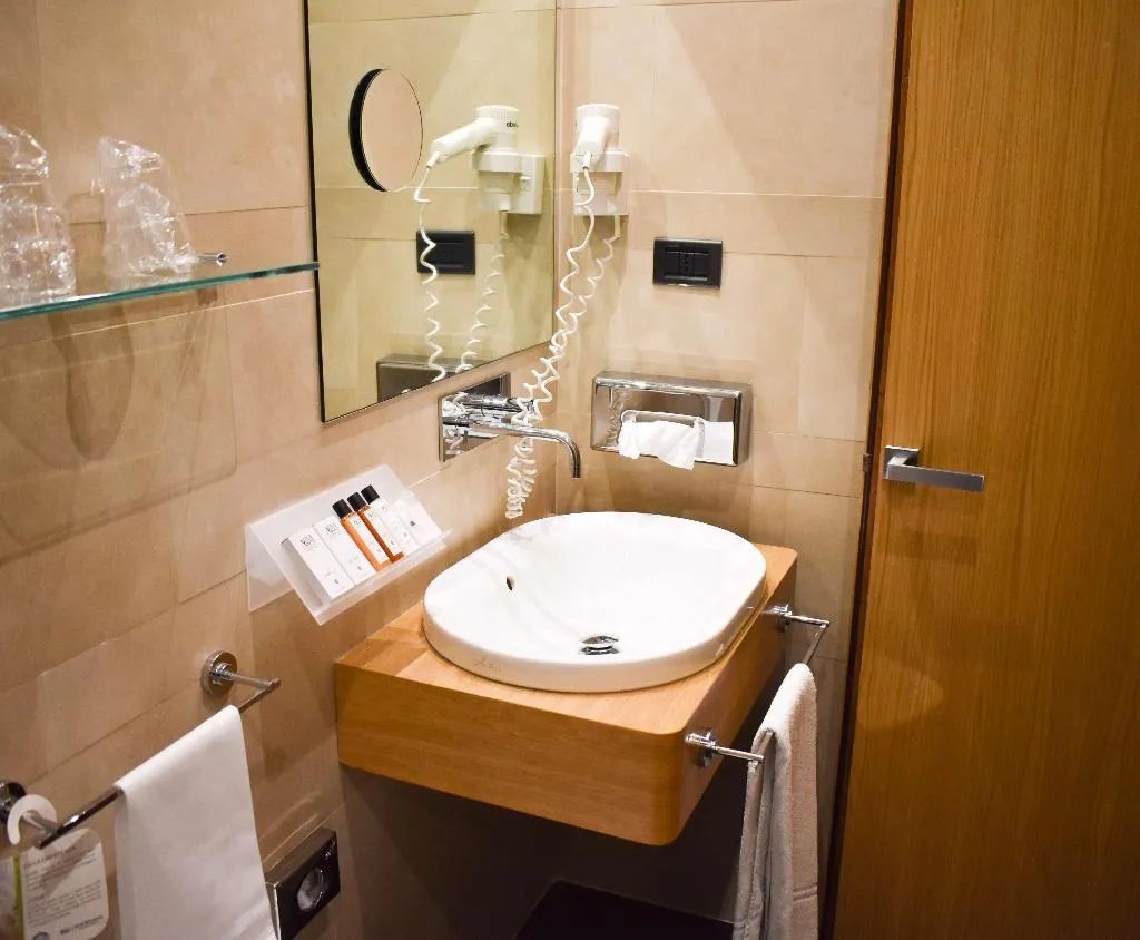 SINGLE STANDARD Room, Hilton Garden Inn Rome Colosseum, Rome