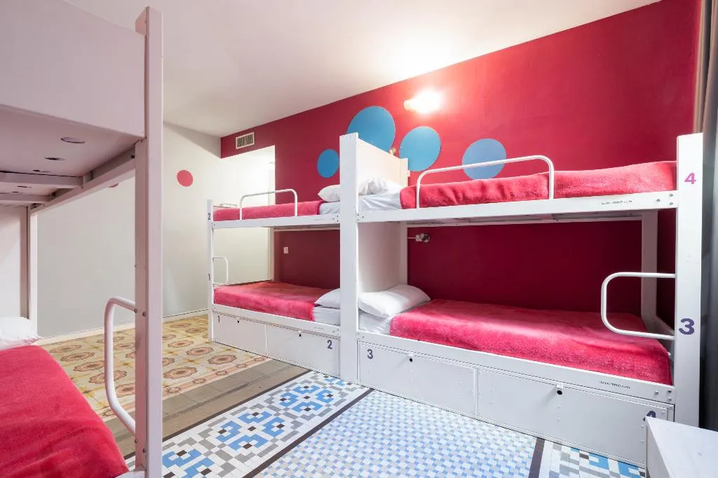 Bed in dormitory CAPACITY 8 WITH SHARED BATHROOM Room, Purple Nest, Valencia