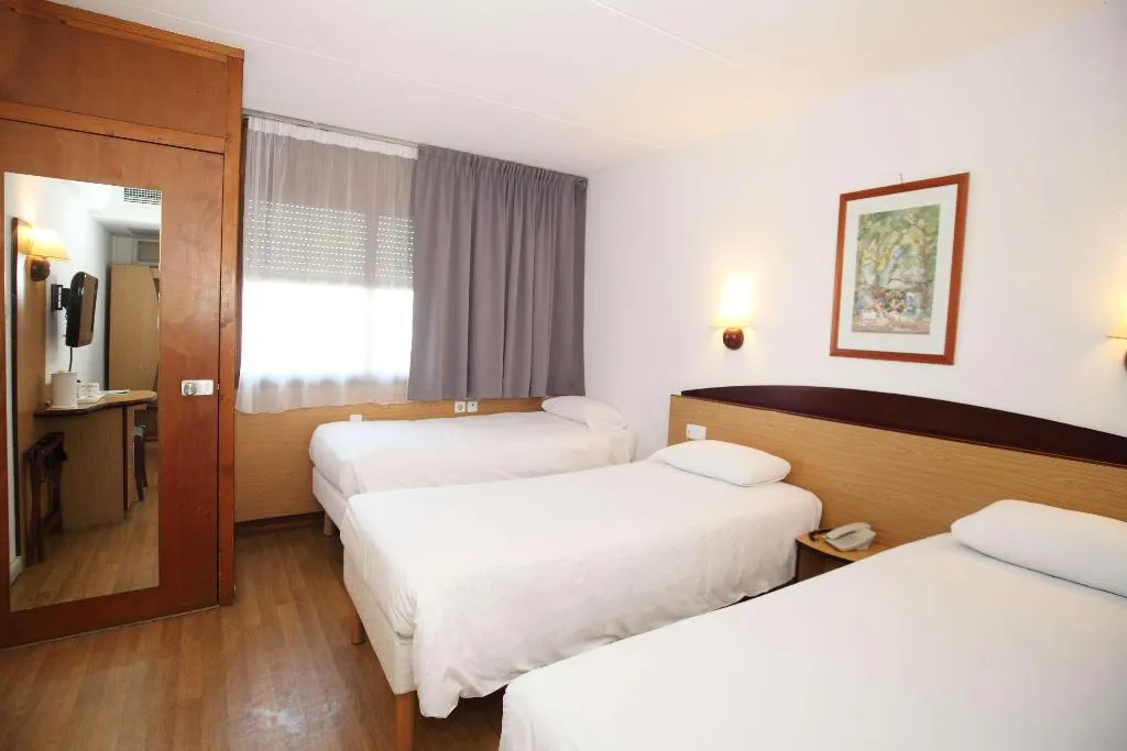 TRIPLE STANDARD Room, Travelodge Barcelona del Vallès, Barcelona