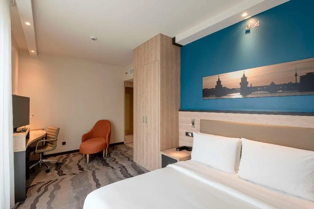 DOUBLE Accessible-Queen Size Bed Room, Hampton by Hilton Berlin City Alexanderplatz, Berlin