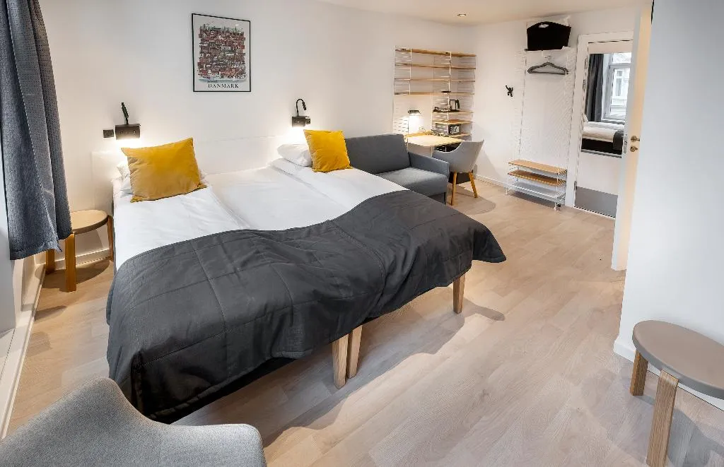 QUADRUPLE STANDARD Room, Go Hotel Ansgar, Copenhagen