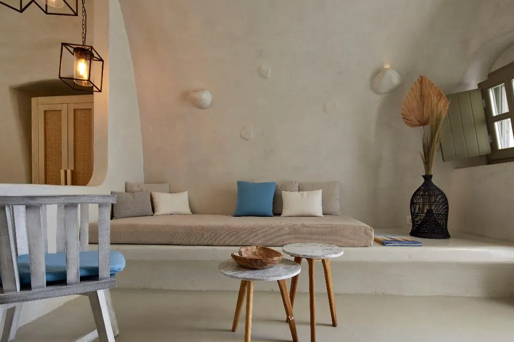 SUITE WITH JACUZZI Room, Rhenia'S Suites, Santorini