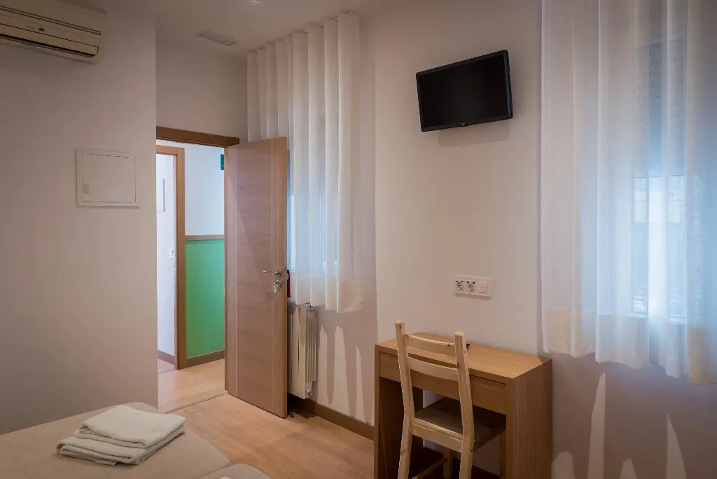 Room, San Antonio, Madrid