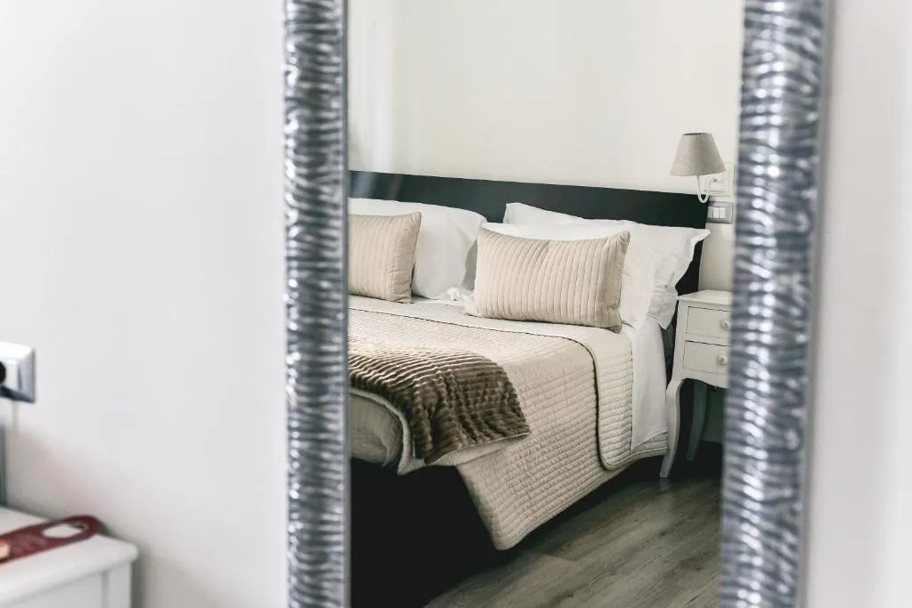 Room, Angolo Di Roma, Naples