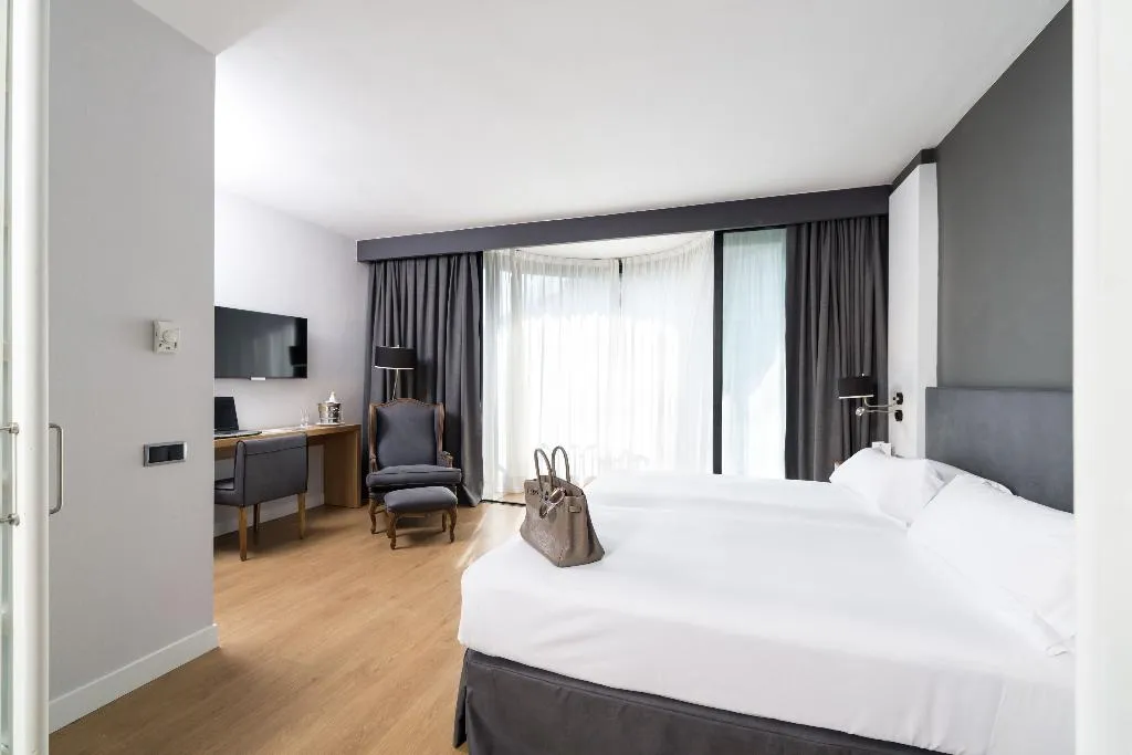 JUNIOR SUITE STANDARD Room, Guitart Grand Passage, Barcelona