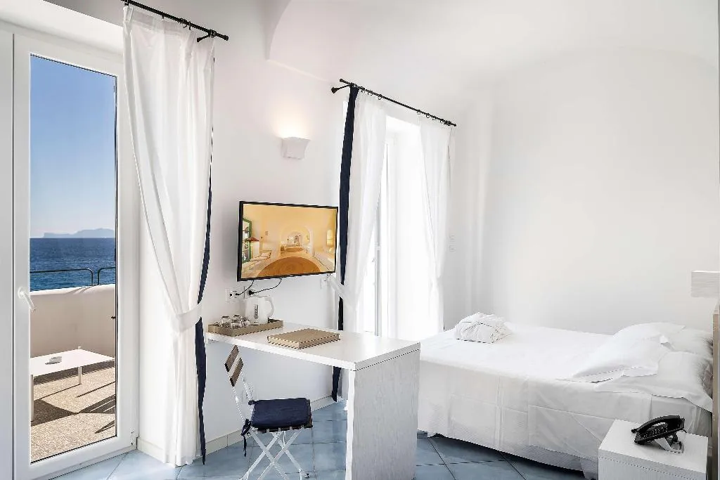 Room, Miramare Sea Resort and Spa, Naples